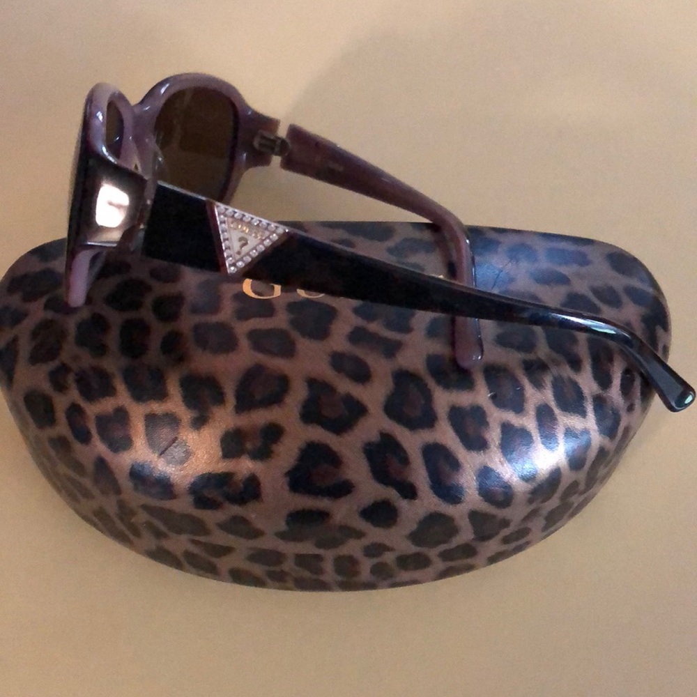 Guess sunglasses 🕶 - Picture 3 of 4